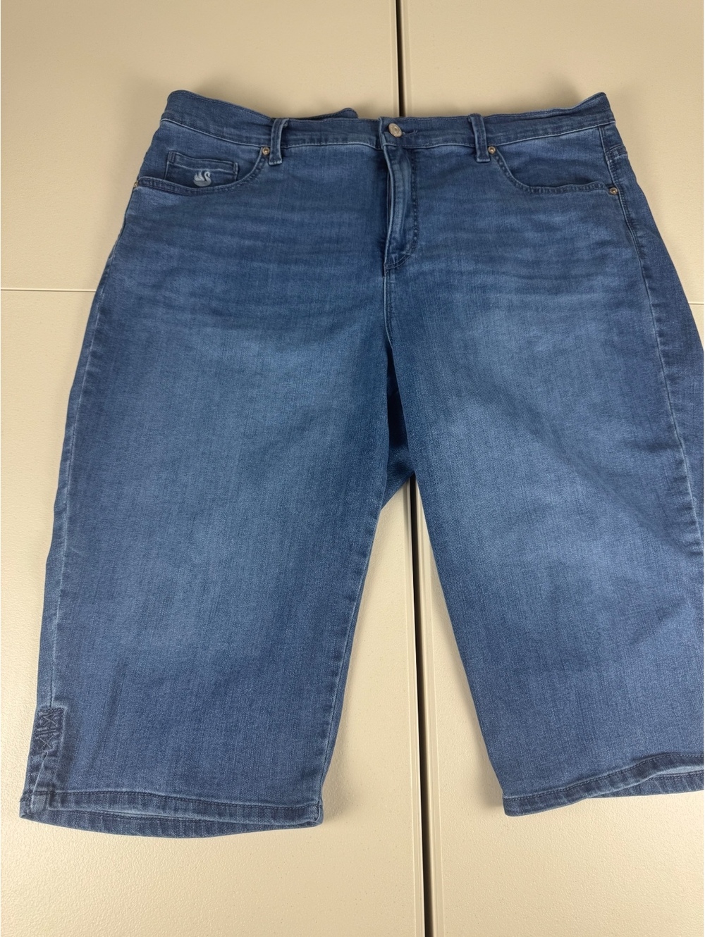 Gloria Vanderbilt Amanda Skimmer Denim Shorts Size 18W Blue